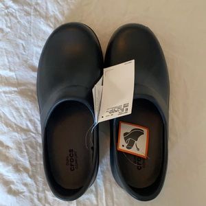 Brand new crocs clogs, black, size 6w